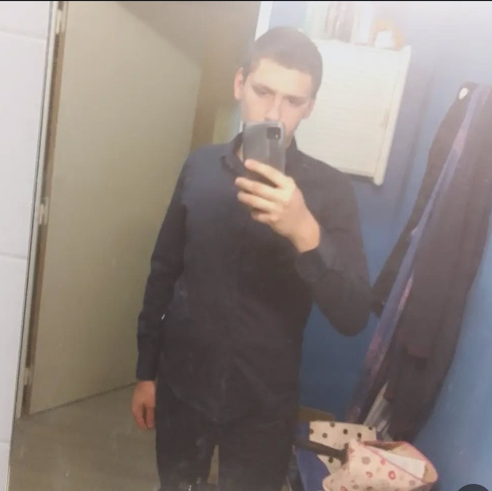 Perfil de Yi, 20 años, ts escort en Brión