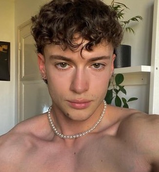 Perfil de Aidan, 24 años, ts escort en Bernardos